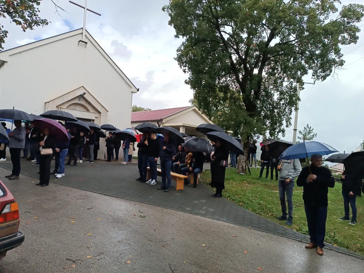 Misom zadušnicom obilježena 31. obljetnica na Vrdima FOTO 4