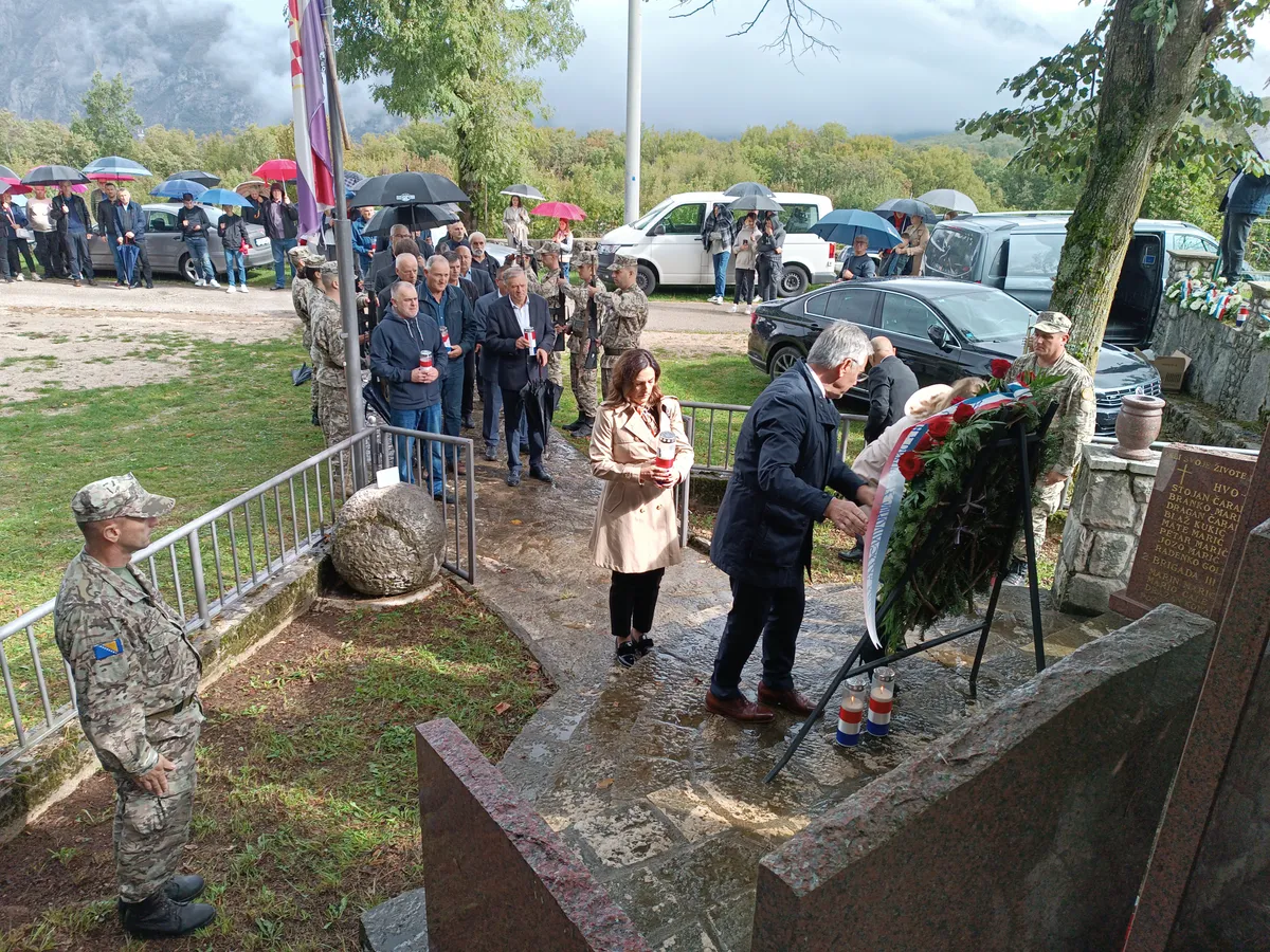Misom zadušnicom obilježena 31. obljetnica na Vrdima FOTO 7