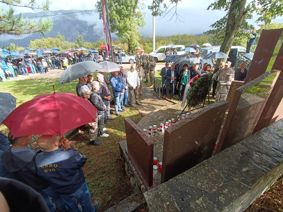 Misom zadušnicom obilježena 31. obljetnica na Vrdima FOTO 8