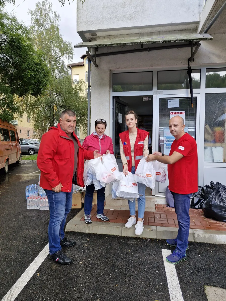 KATASTROFALNE POPLAVE U BiH: HT Eronet donirao SIM kartice i uređaje, prilagodio infrastrukturu, odrekao se prihoda od hum. telefona 1