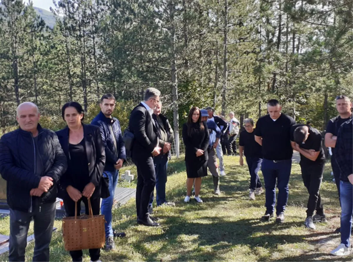 FOTO: Brojni se oprostili od prvog stradalog u poplavama u župi Podhum/Žitače 1