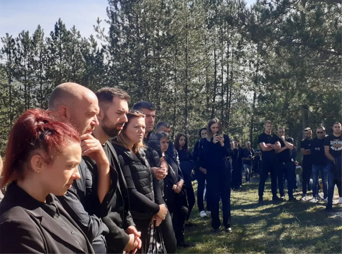 FOTO: Brojni se oprostili od prvog stradalog u poplavama u župi Podhum/Žitače 2