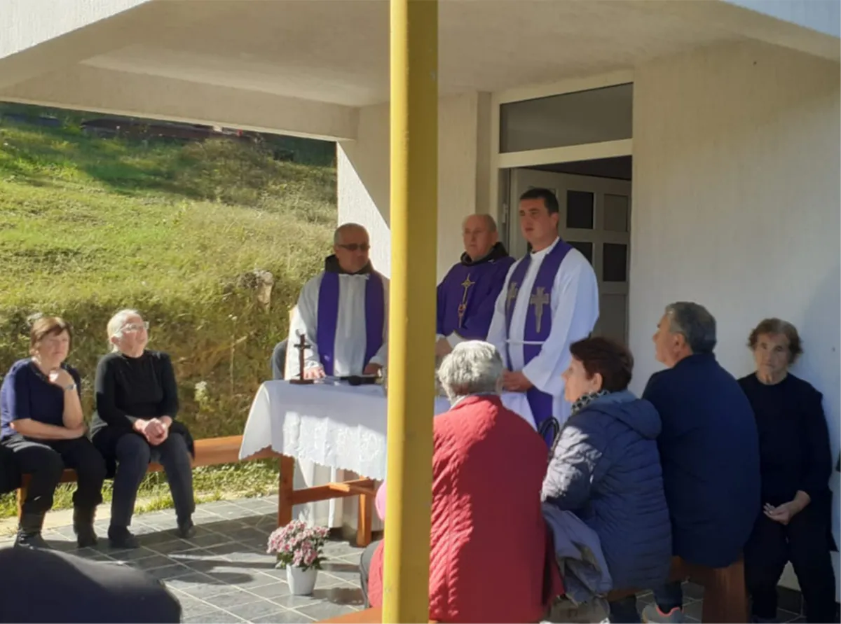 FOTO: Brojni se oprostili od prvog stradalog u poplavama u župi Podhum/Žitače 4