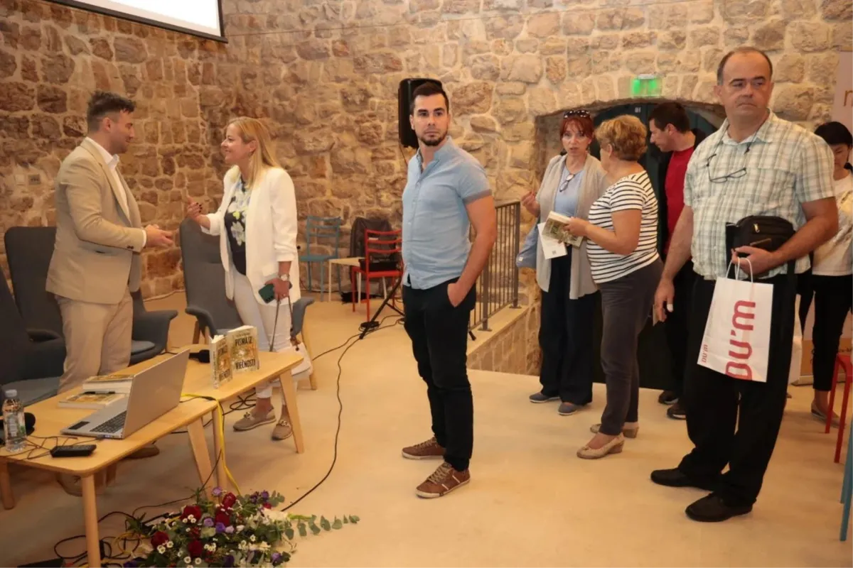Željko Andrijanić zatvorio „Grad od riječi“ u Dubrovniku, prihod od prodaje knjige donira za žrtve poplava 4