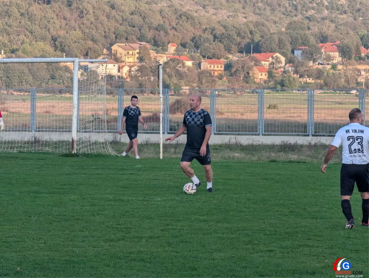 FOTO: Vinko Palac i Slobodan Vukoja strijelci u pobjedi Udruge veterana HNK Bekija Grude protiv Vinjana 11