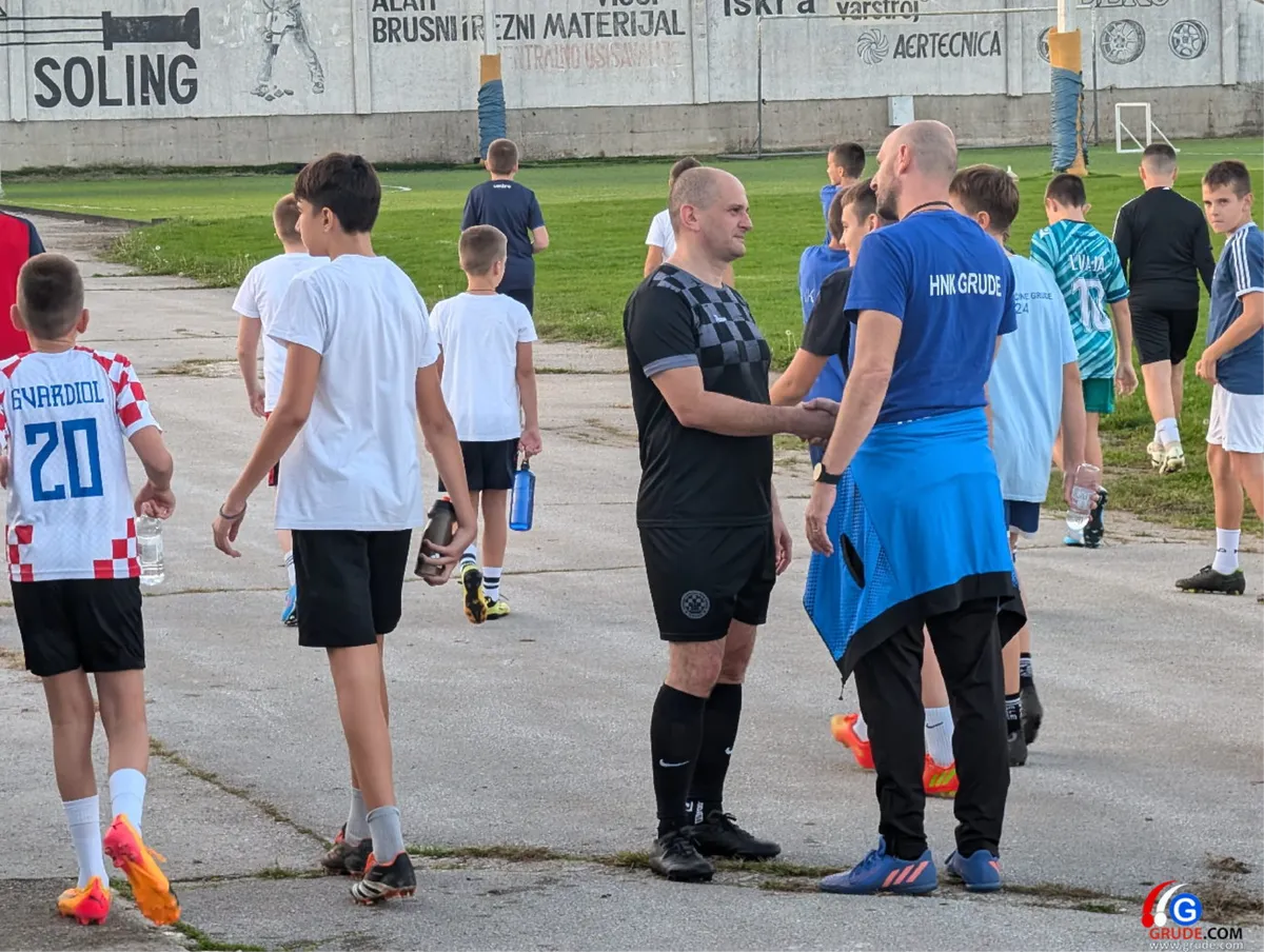 FOTO: Vinko Palac i Slobodan Vukoja strijelci u pobjedi Udruge veterana HNK Bekija Grude protiv Vinjana 15