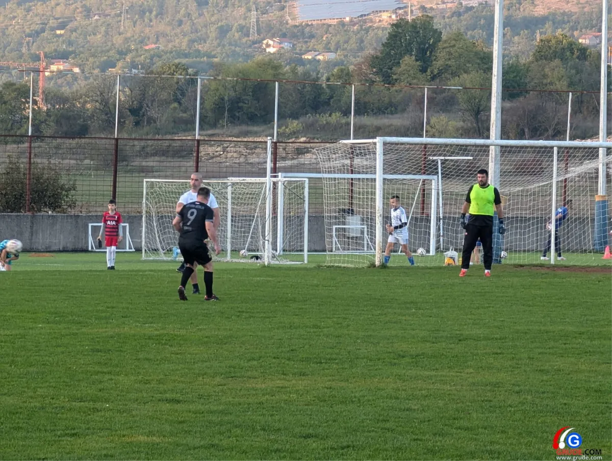 FOTO: Vinko Palac i Slobodan Vukoja strijelci u pobjedi Udruge veterana HNK Bekija Grude protiv Vinjana 16