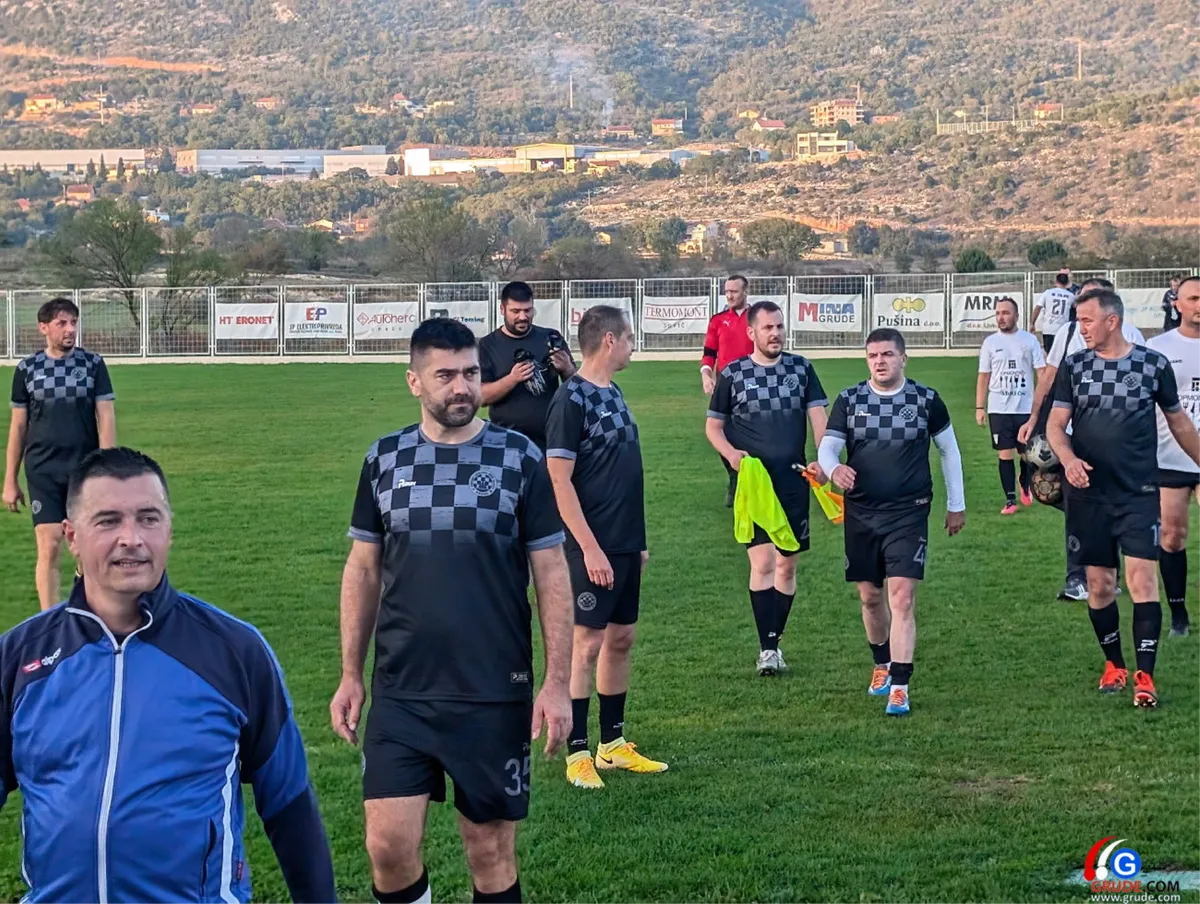 FOTO: Vinko Palac i Slobodan Vukoja strijelci u pobjedi Udruge veterana HNK Bekija Grude protiv Vinjana 24