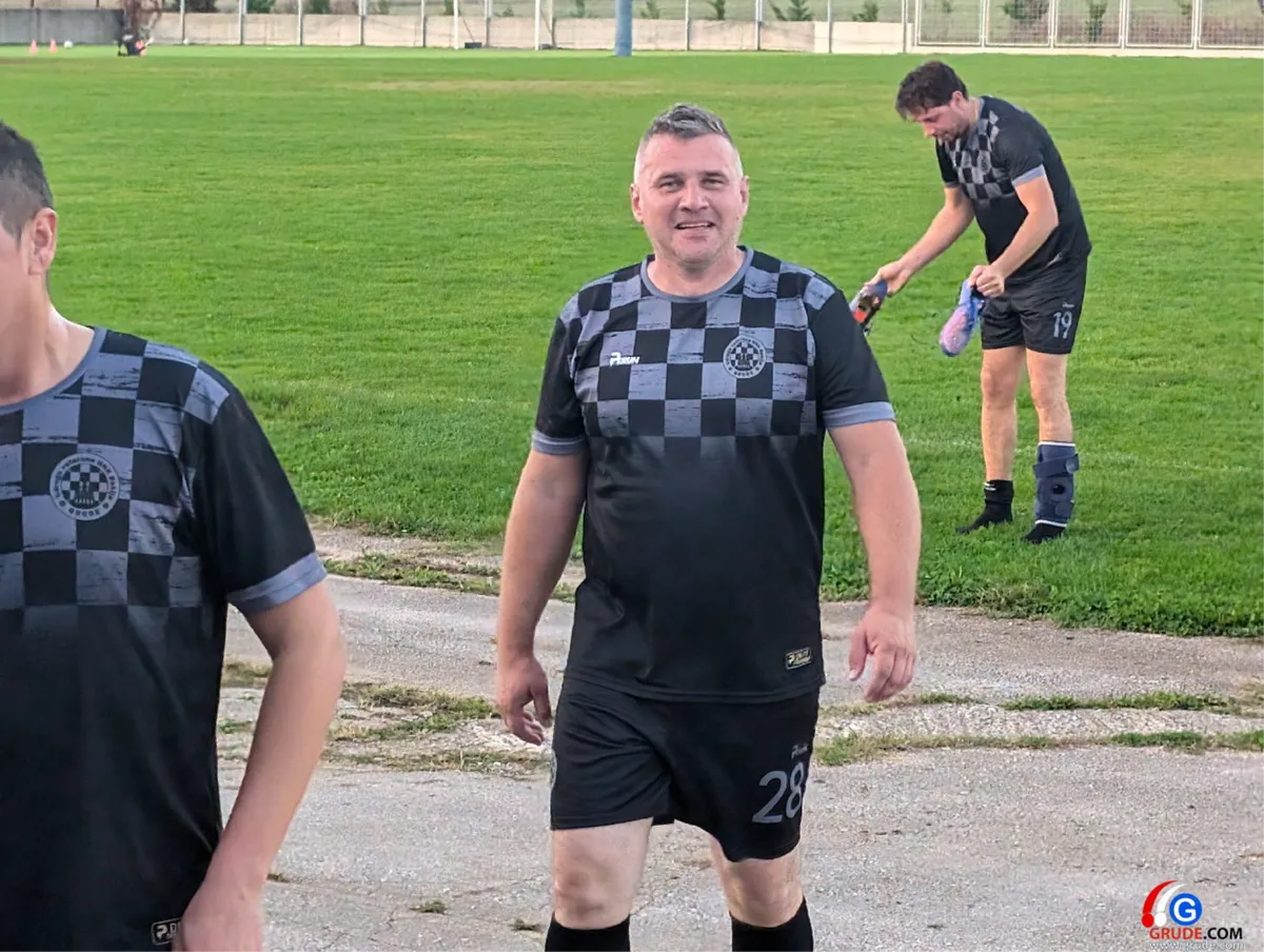 FOTO: Vinko Palac i Slobodan Vukoja strijelci u pobjedi Udruge veterana HNK Bekija Grude protiv Vinjana 25