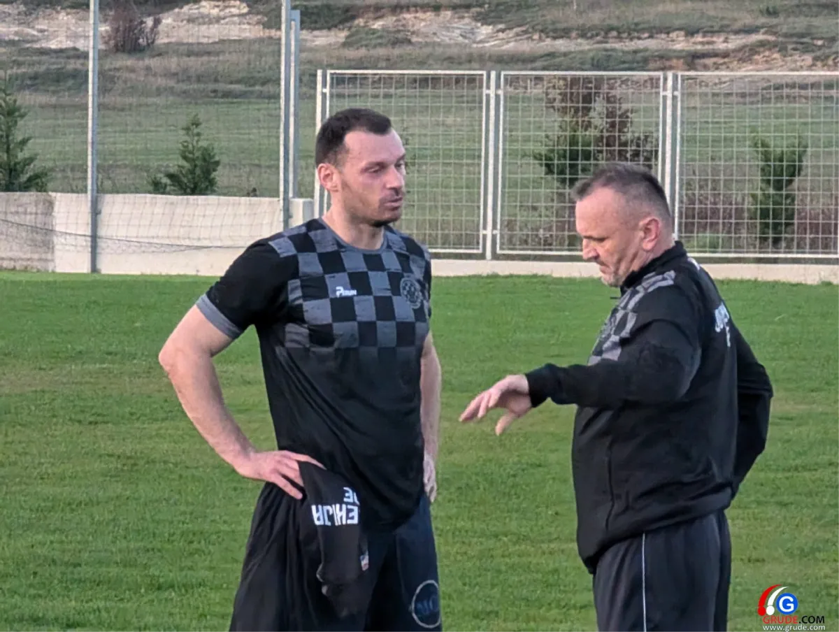 FOTO: Vinko Palac i Slobodan Vukoja strijelci u pobjedi Udruge veterana HNK Bekija Grude protiv Vinjana 28