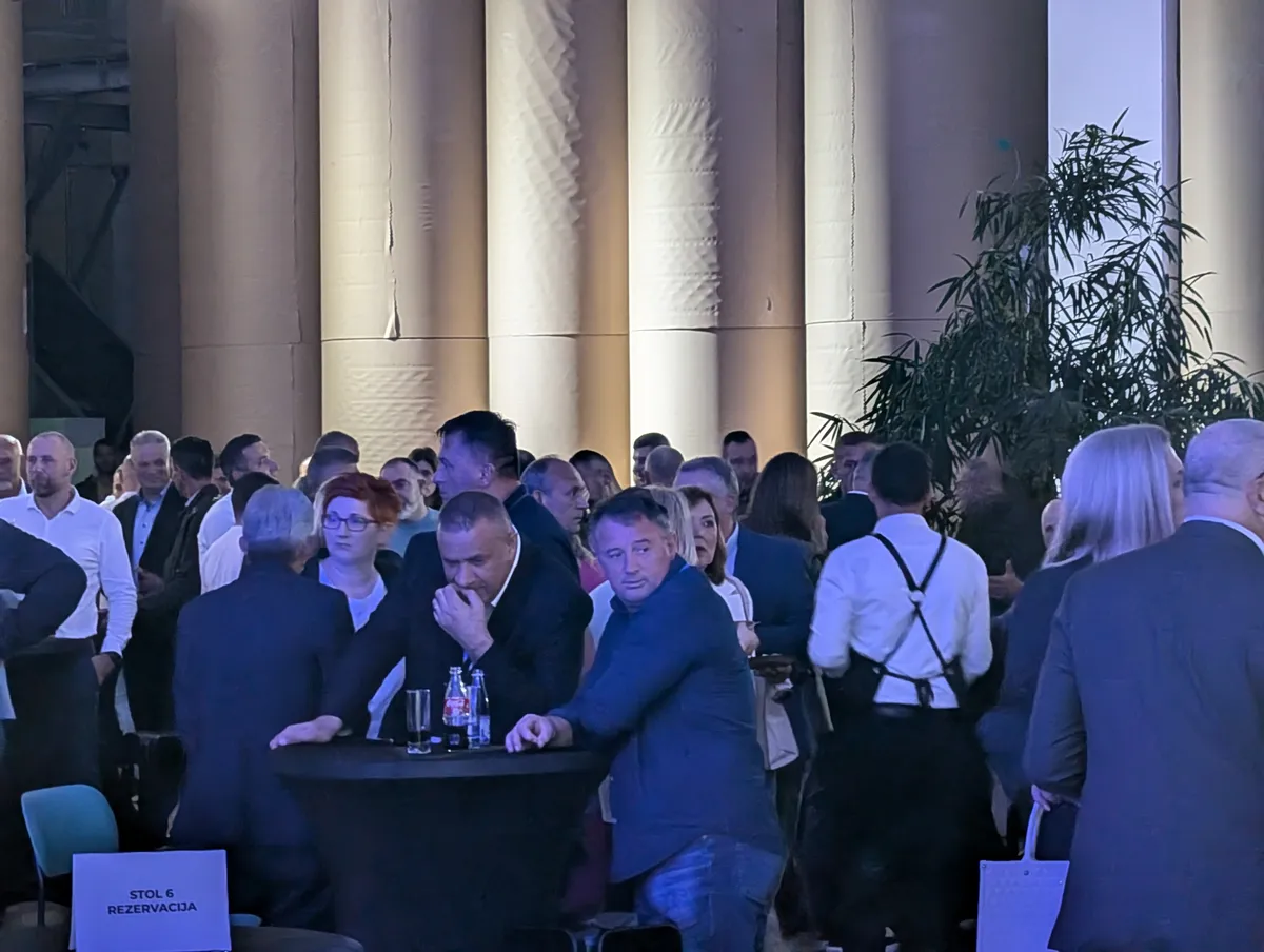 FOTO: U GRUDAMA SVEČANO OTVOREN CORSPACK! VIOLETA UČVRŠĆUJE POZICIJU MEĐU VODEĆIM POSLOVNIM SUBJEKTIMA 7