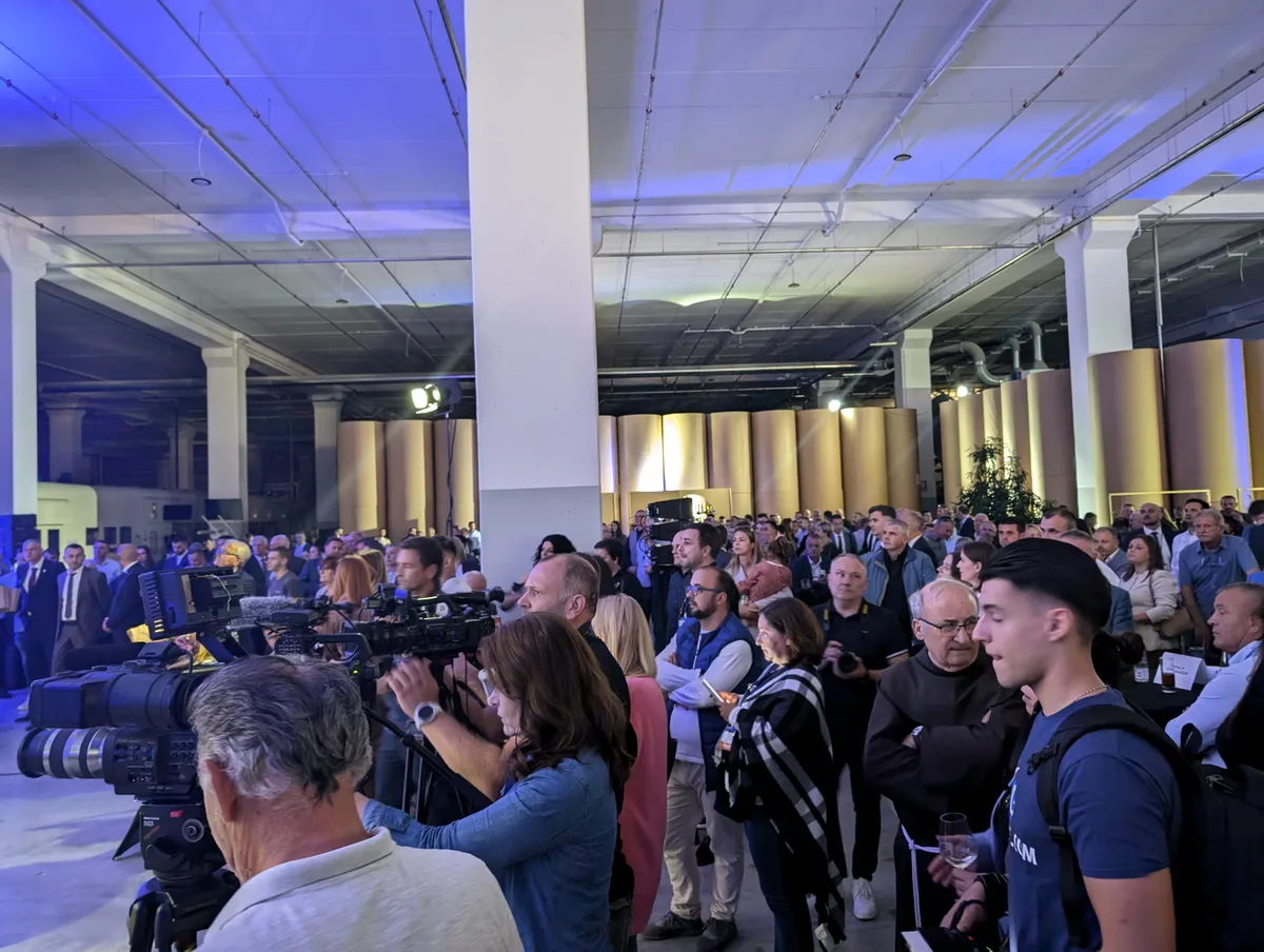 FOTO: U GRUDAMA SVEČANO OTVOREN CORSPACK! VIOLETA UČVRŠĆUJE POZICIJU MEĐU VODEĆIM POSLOVNIM SUBJEKTIMA 1
