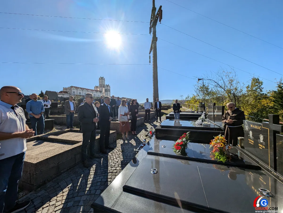 Odana počast onima koji su ispisali povijest Gruda: izaslanstvo obilježilo Svisvete i Dušni dan 10