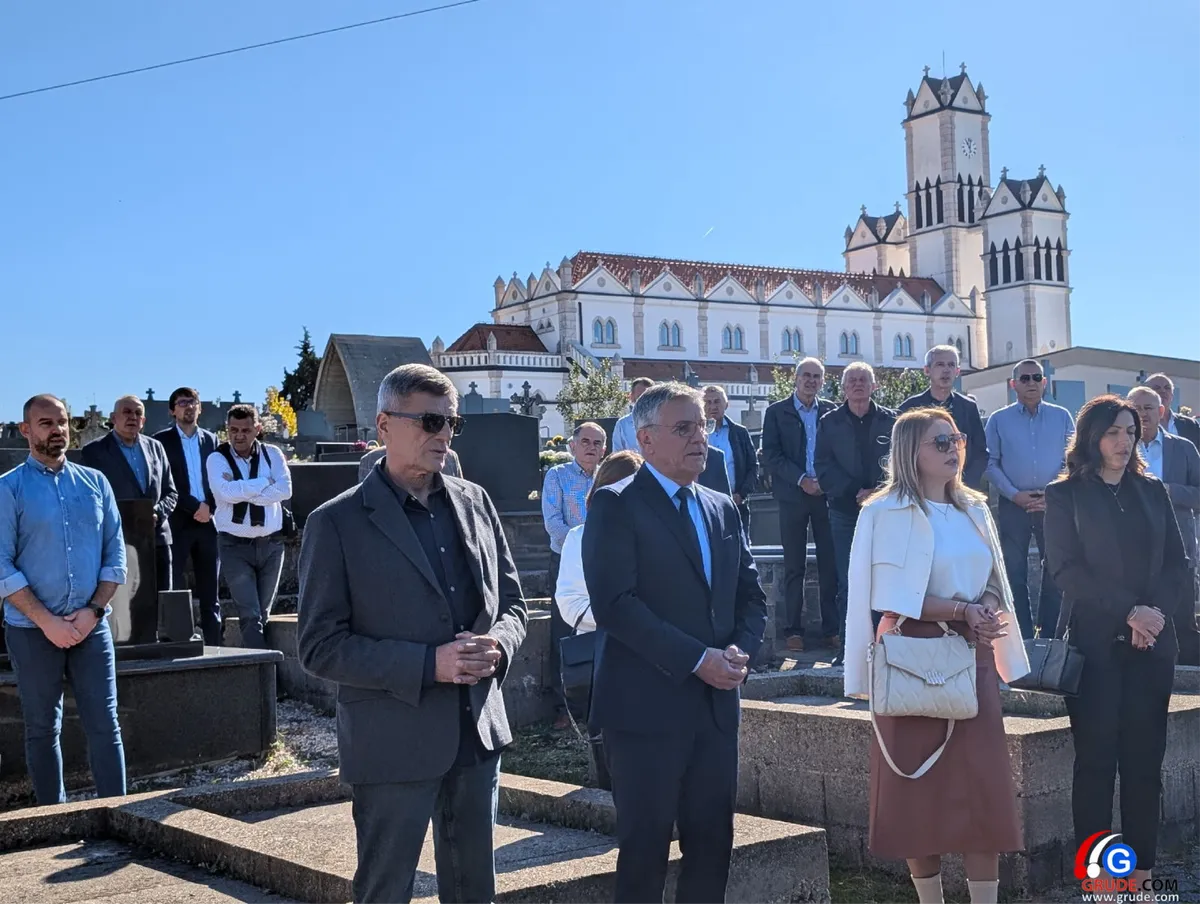 Odana počast onima koji su ispisali povijest Gruda: izaslanstvo obilježilo Svisvete i Dušni dan 13