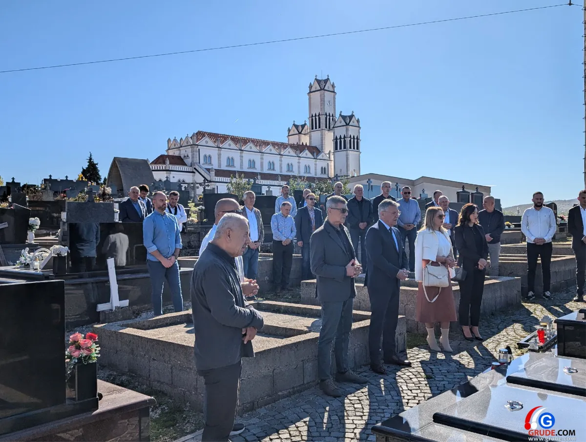 Odana počast onima koji su ispisali povijest Gruda: izaslanstvo obilježilo Svisvete i Dušni dan 14