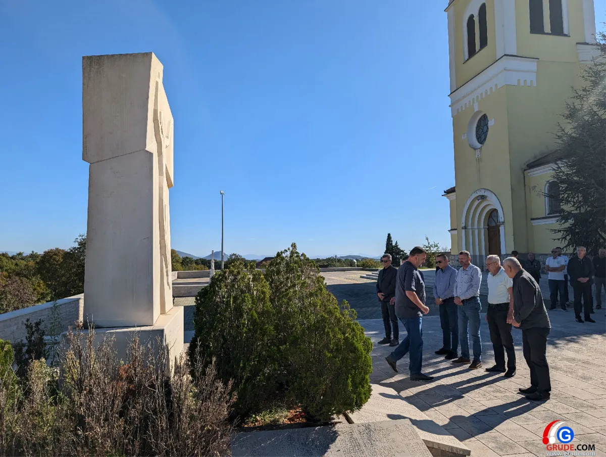 Odana počast onima koji su ispisali povijest Gruda: izaslanstvo obilježilo Svisvete i Dušni dan 36