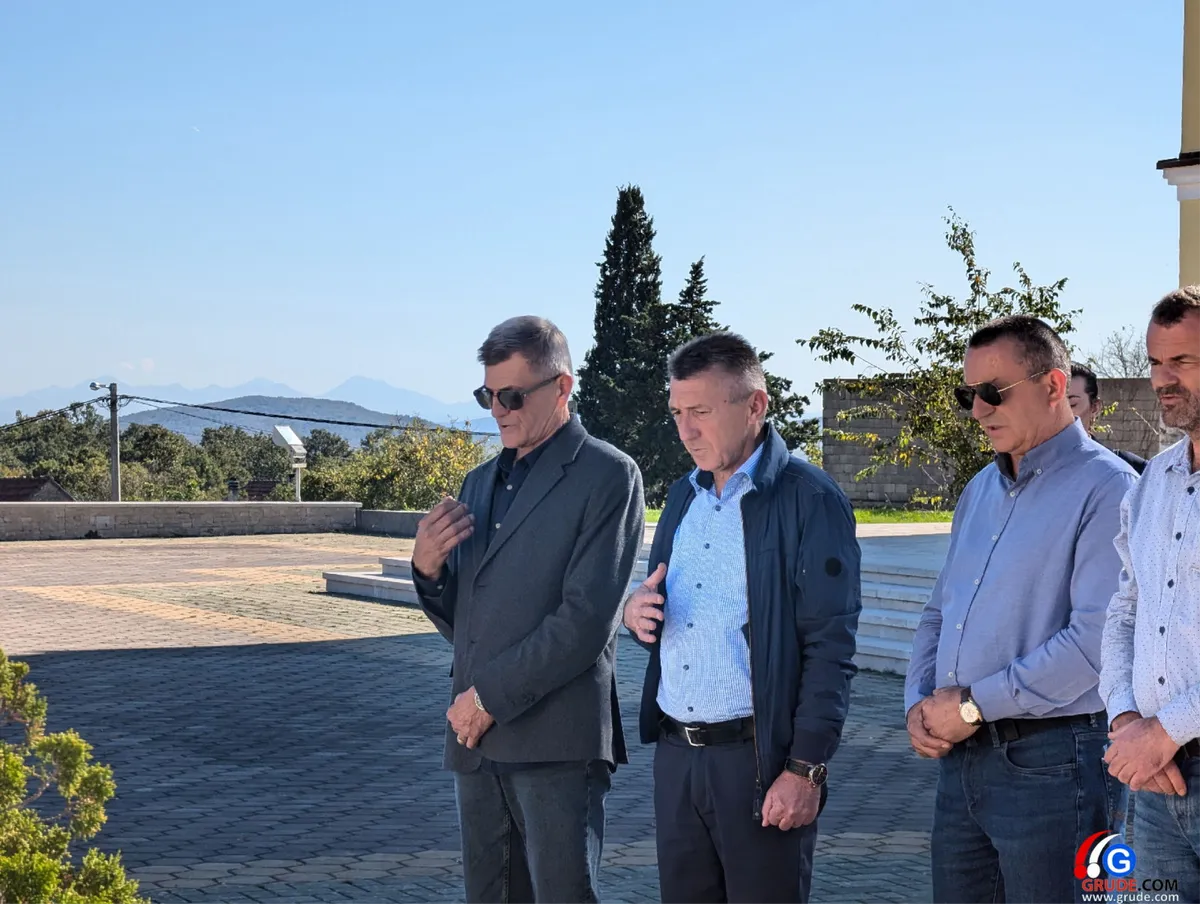 Odana počast onima koji su ispisali povijest Gruda: izaslanstvo obilježilo Svisvete i Dušni dan 37