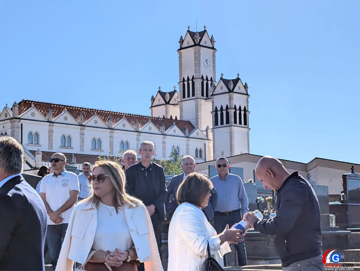 Odana počast onima koji su ispisali povijest Gruda: izaslanstvo obilježilo Svisvete i Dušni dan 7