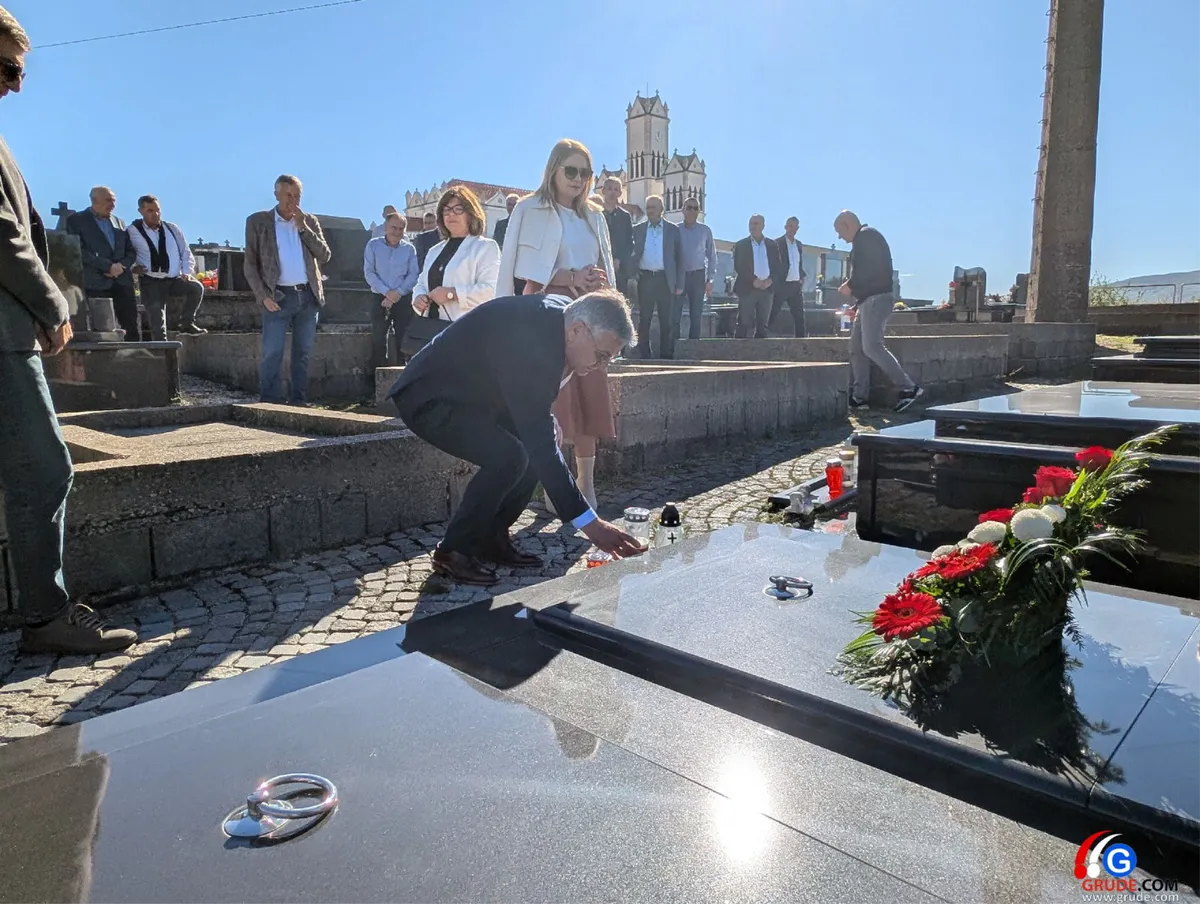 Odana počast onima koji su ispisali povijest Gruda: izaslanstvo obilježilo Svisvete i Dušni dan 8
