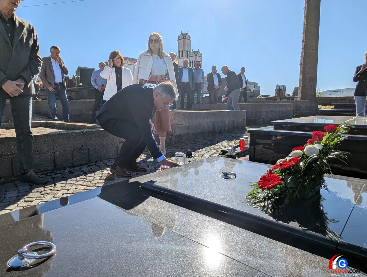 Odana počast onima koji su ispisali povijest Gruda: izaslanstvo obilježilo Svisvete i Dušni dan 9