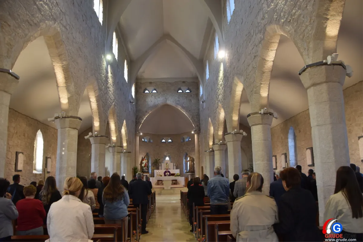 FOTO: Na svetoj misi sjetili se svih branitelja s područja općine Grude koji su kroz povijest branili hrvatski dom 2