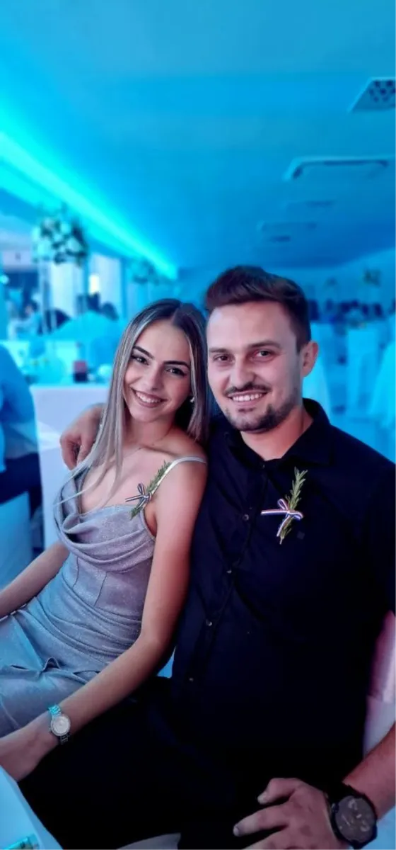 Lijepa, uspješna i svestrana Duvanjka vrijedno radi i na baušteli – kroz građevinske radove pruža podršku suprugu! 1