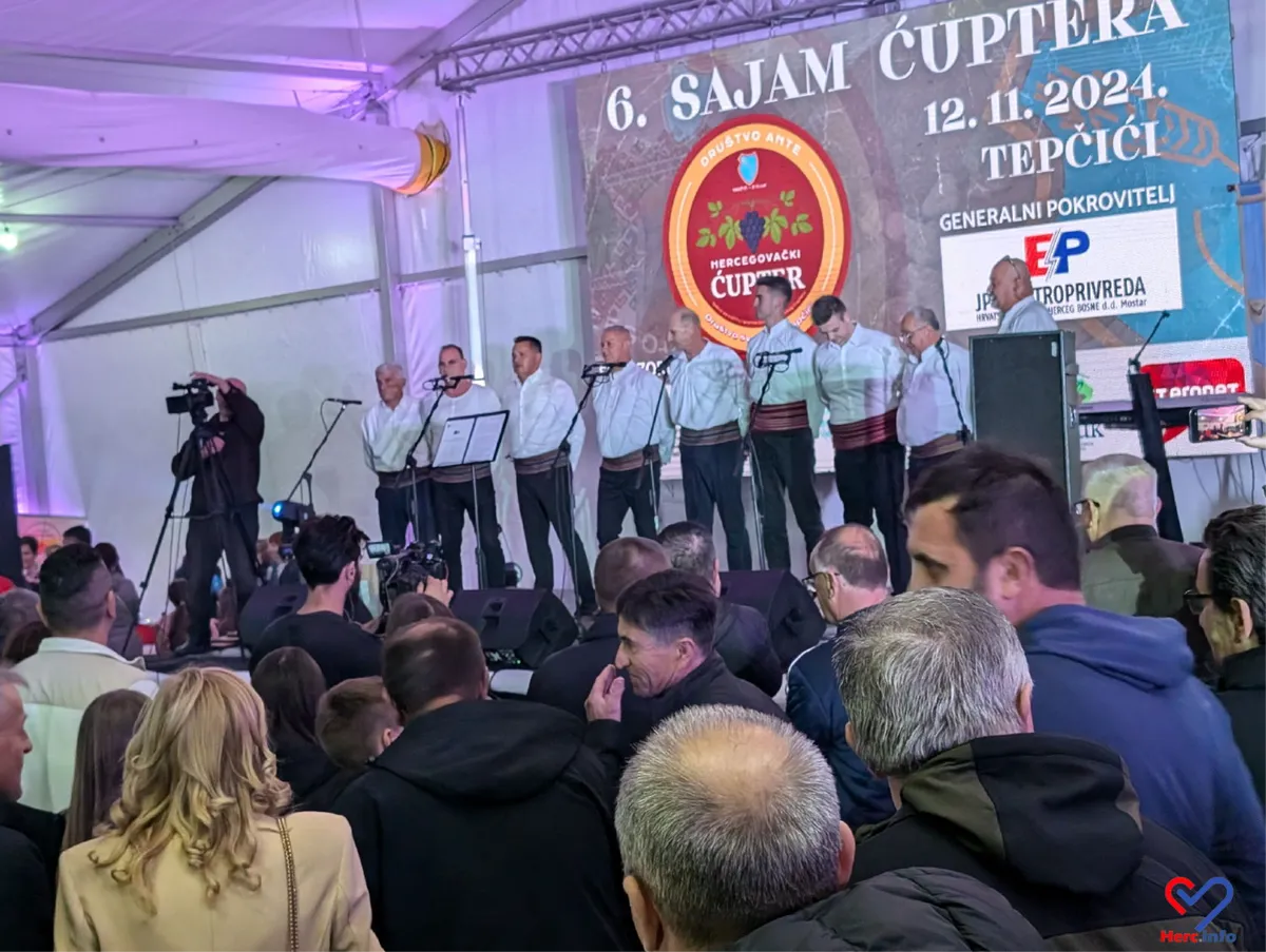 FOTO: Sajam ćuptera oduševio! Fra Mile Vlašić: Ćupter je mali i sladak, i ima veliku vrijednost 7