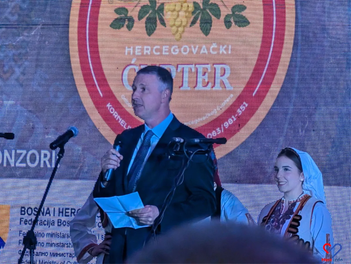FOTO: Sajam ćuptera oduševio! Fra Mile Vlašić: Ćupter je mali i sladak, i ima veliku vrijednost 9