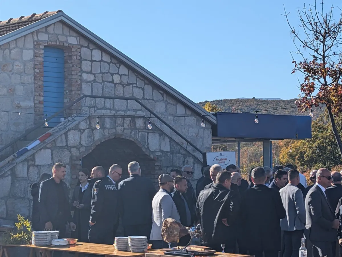 FOTO: POČEO 12. SUSRET GOSPODARSTVENIKA OPĆINE GRUDE, razgovara se o cestovnim temama 4