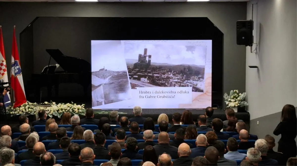 FOTO: Političko vodstvo Hrvata u BiH okupilo se u Grudama, u tijeku je svečana sjednica