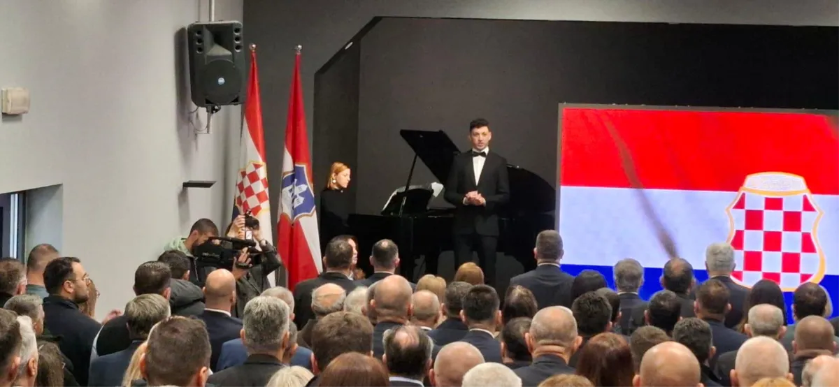 FOTO: Političko vodstvo Hrvata u BiH okupilo se u Grudama, u tijeku je svečana sjednica 11