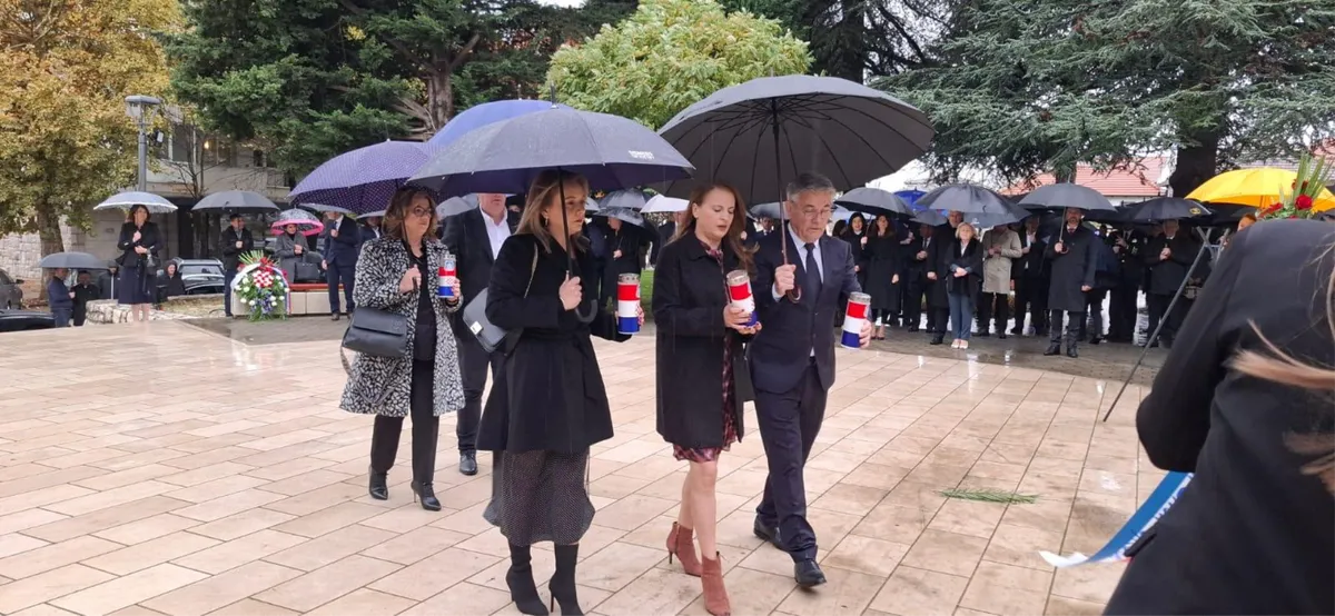 FOTO: Političko vodstvo Hrvata u BiH okupilo se u Grudama, u tijeku je svečana sjednica 4