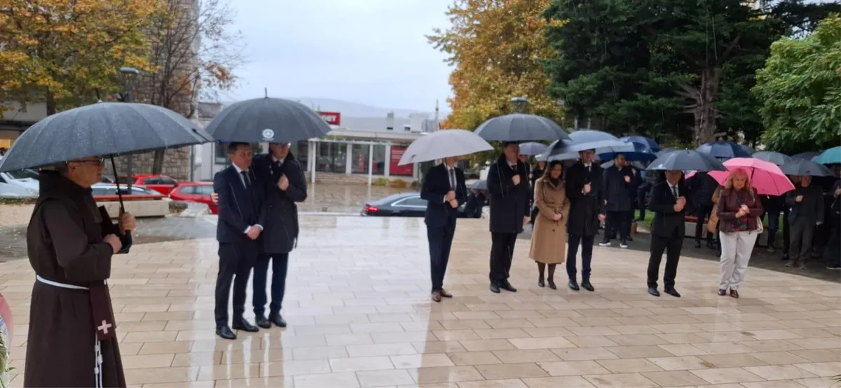 FOTO: Političko vodstvo Hrvata u BiH okupilo se u Grudama, u tijeku je svečana sjednica 8