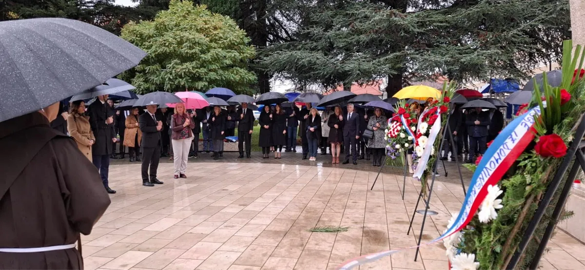 FOTO: Političko vodstvo Hrvata u BiH okupilo se u Grudama, u tijeku je svečana sjednica 9