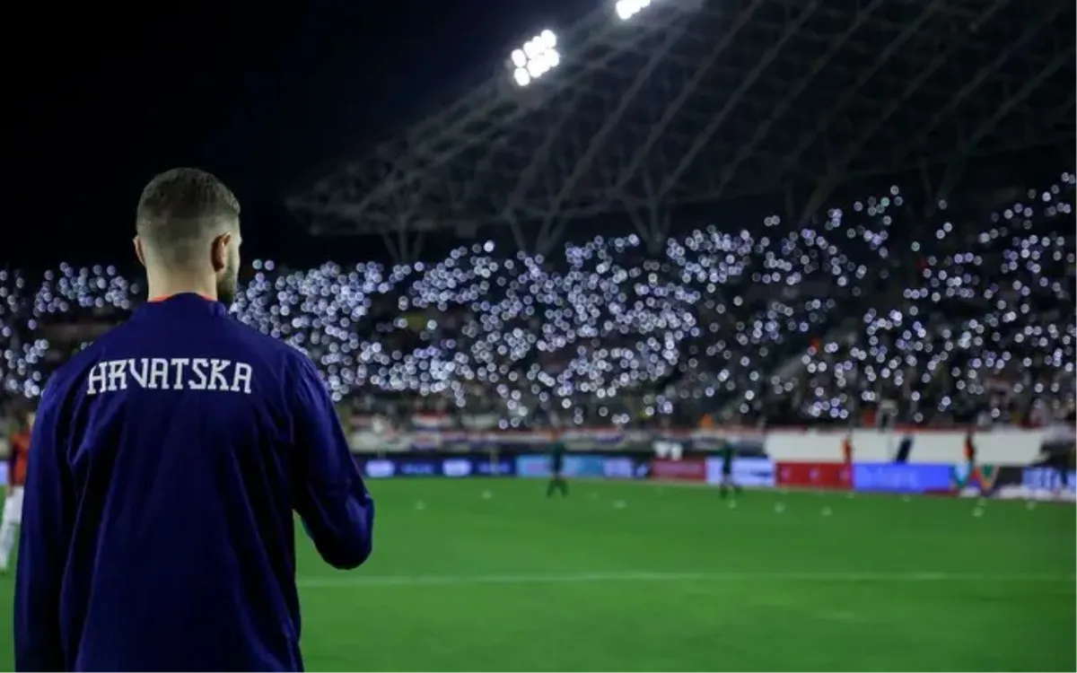 (VIDEO) Trenutak za naježiti se: Prepuni Poljud zapjevao 'Ne dirajte mi ravnicu' u čast Vukovara