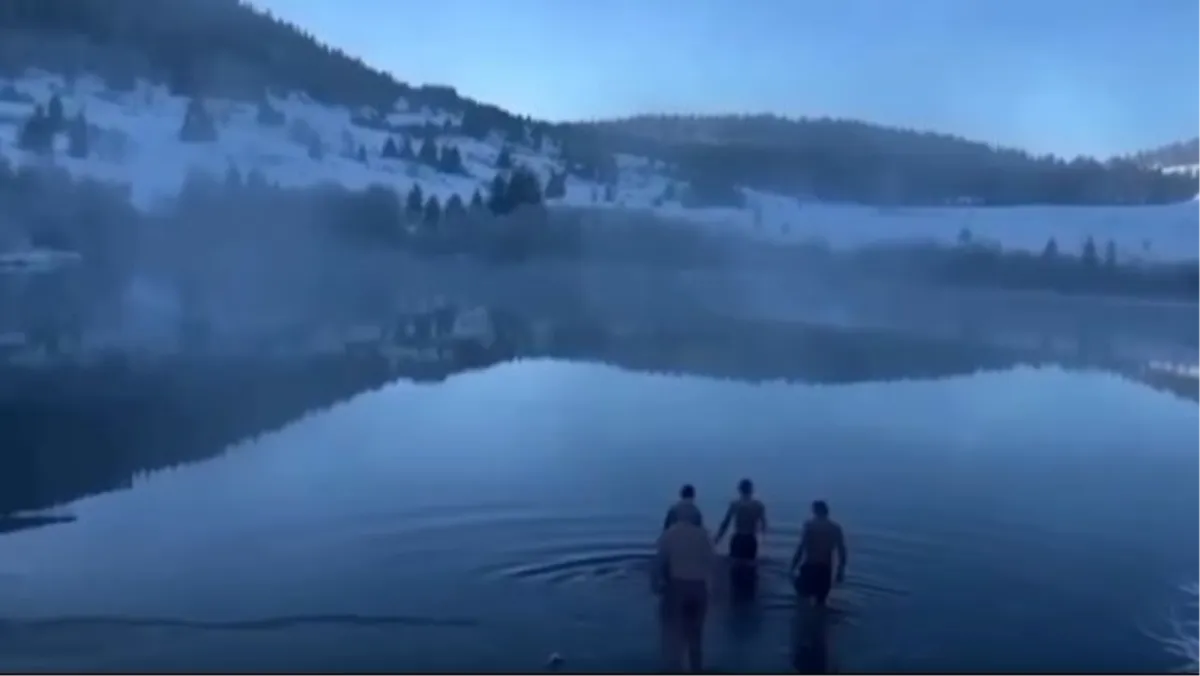 VIDEO: Hrabro zaplivali u Kukavičkom jezeru! Ušli u vodu na - 10, a Kupres sav u snijegu bijelom