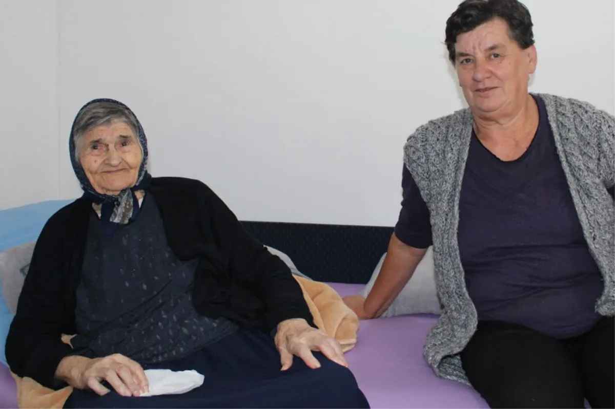 Ivana iz Stoca ima 103 godine, a odlično vidi, plete, krpa, veze... na tom može zahvaliti i suhoj bravetini i jelu od - loja