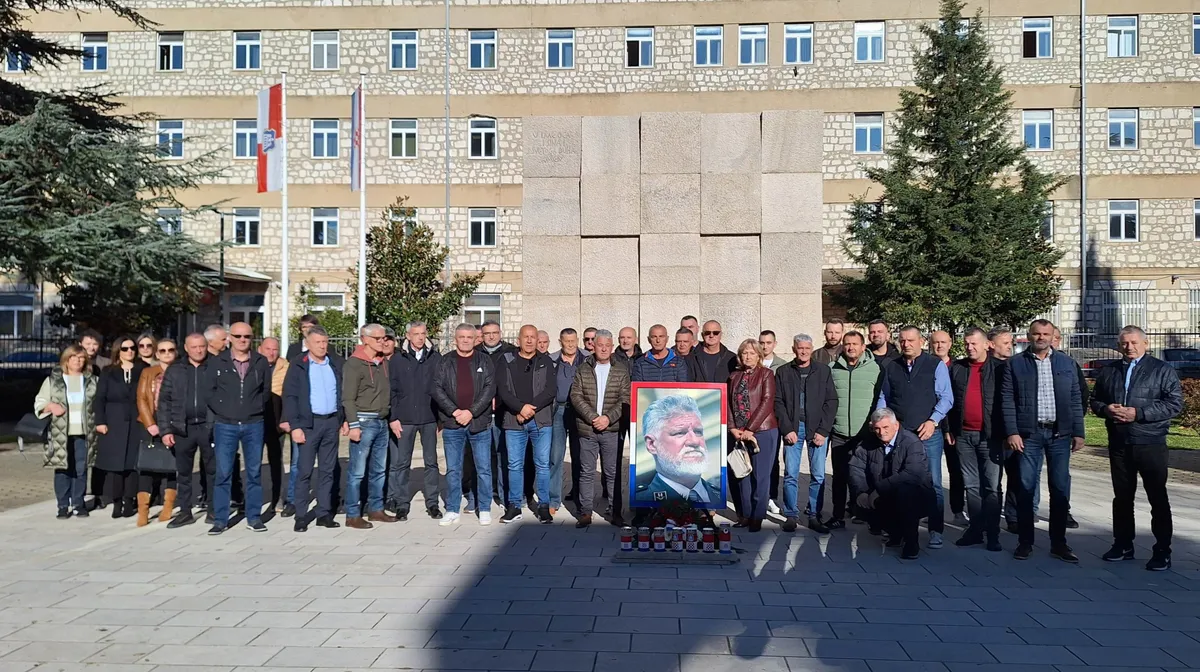 FOTO: Grude odale počast divu koji je prije 7 godina ustao protiv laži i nepravde
