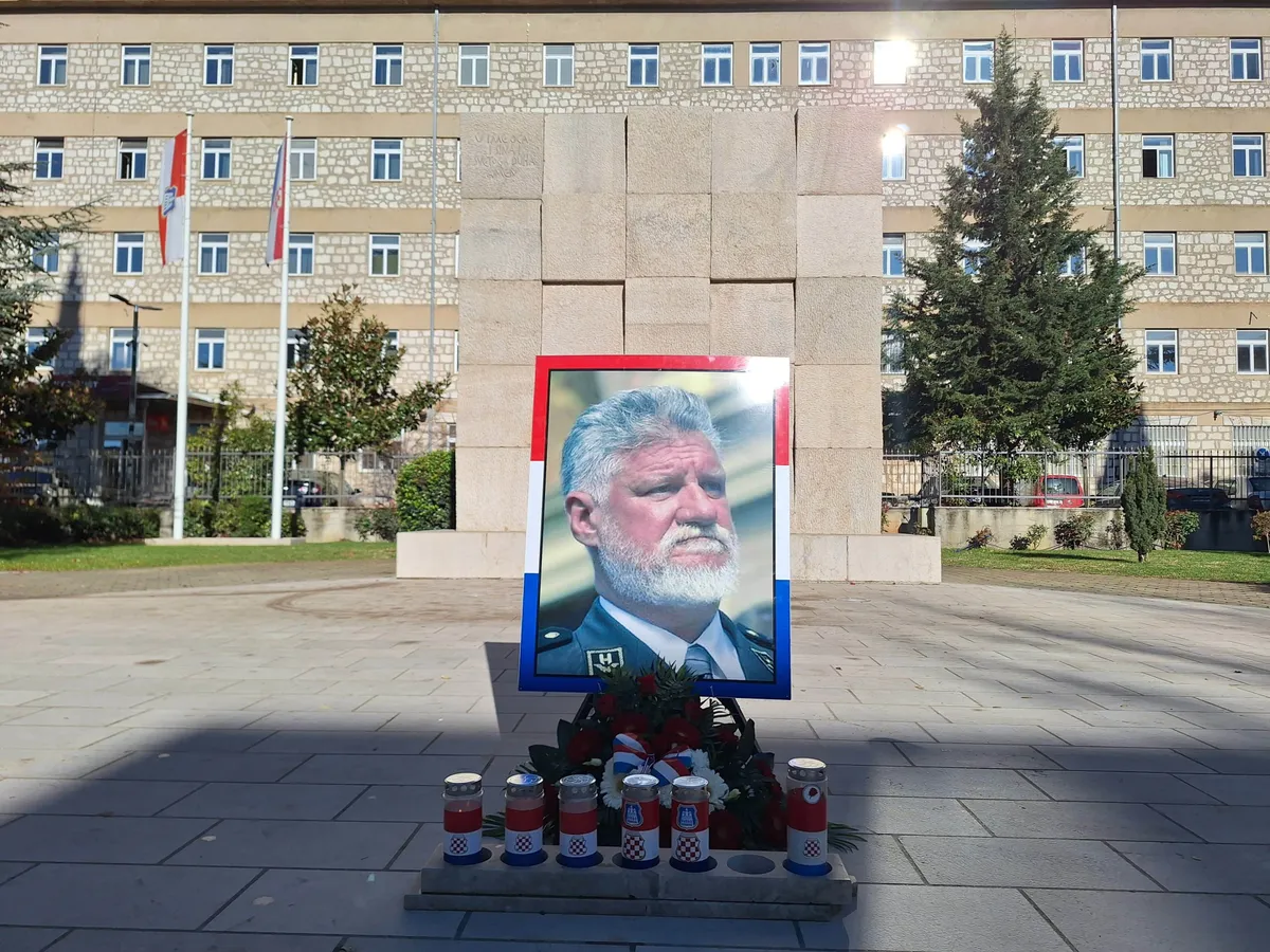 FOTO: Grude odale počast divu koji je prije 7 godina ustao protiv laži i nepravde 2