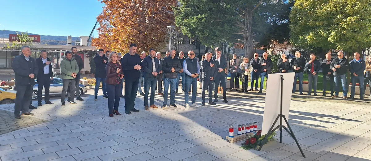 FOTO: Grude odale počast divu koji je prije 7 godina ustao protiv laži i nepravde 4