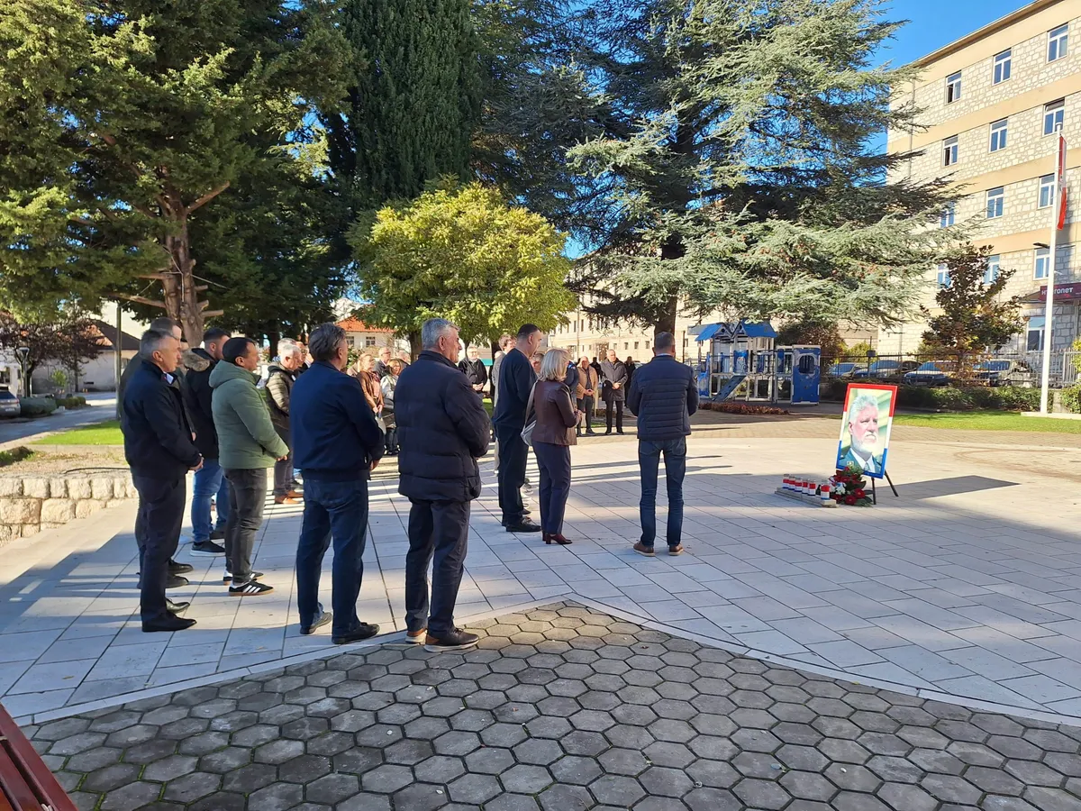 FOTO: Grude odale počast divu koji je prije 7 godina ustao protiv laži i nepravde 5