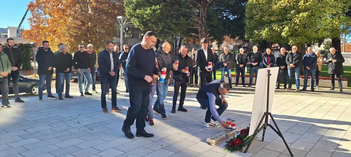 FOTO: Grude odale počast divu koji je prije 7 godina ustao protiv laži i nepravde 7