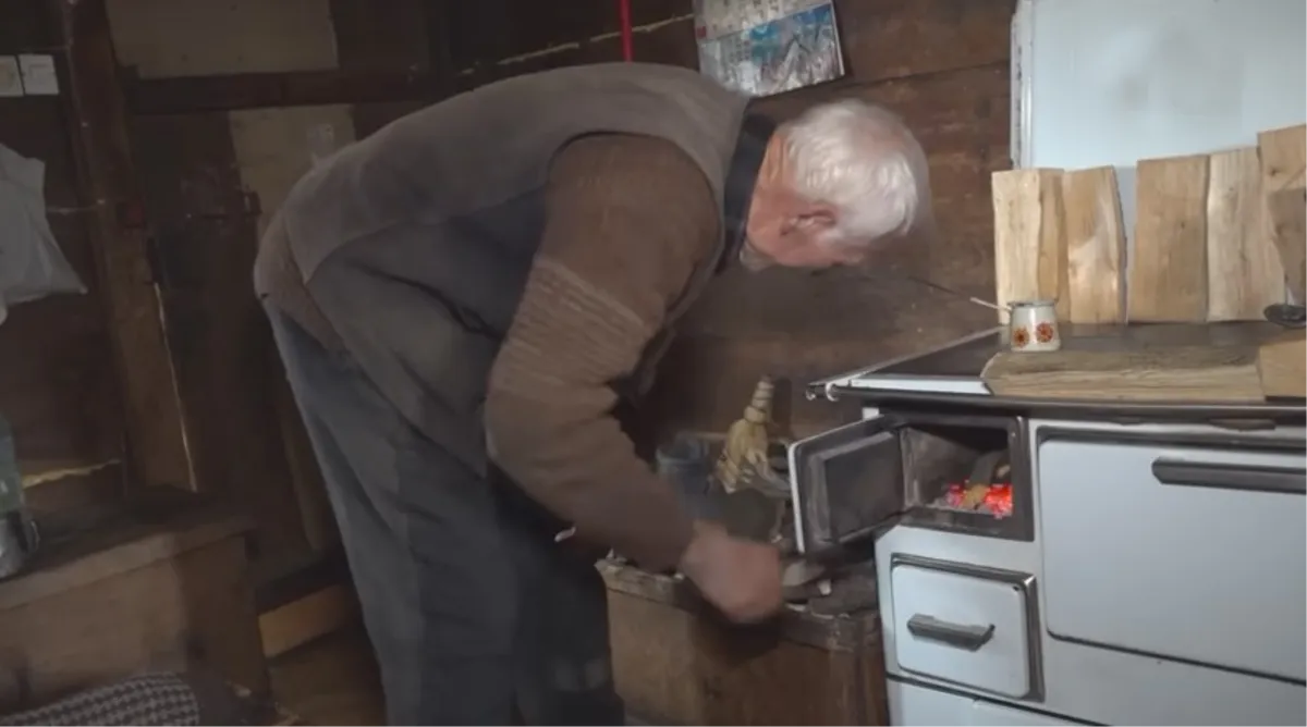 Markov život tamo gdje su zime surove: Imam austrijsku penziju, hranu, novine, psa, mačku i 10 koza 3