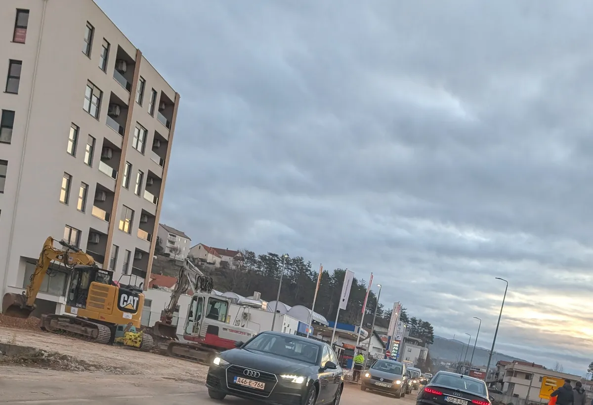 FOTO: Noć na glavu i udri! Jutros kroz Široki Brijeg usporen promet, ali je urađeno što je planirano 2