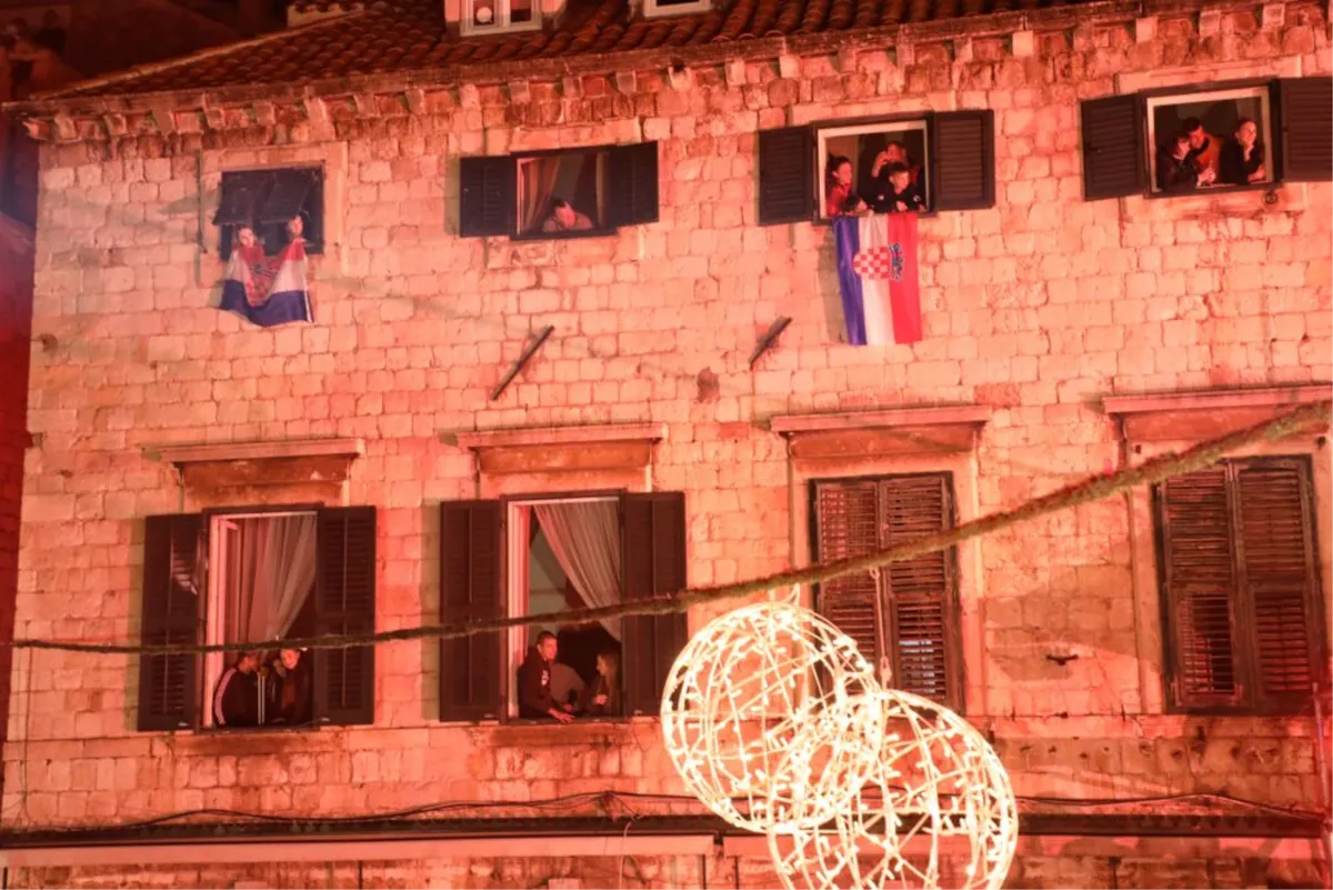Više od 20 tisuća ljudi pjevalo s Thompsonom! 'Pitaj svaki kamen našeg grada Dubrovnika' 2