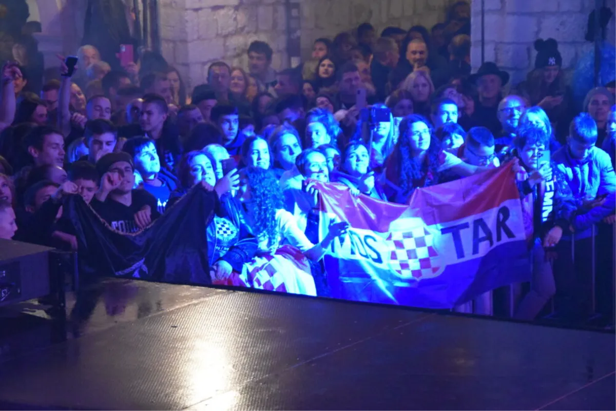 Više od 20 tisuća ljudi pjevalo s Thompsonom! 'Pitaj svaki kamen našeg grada Dubrovnika' 4