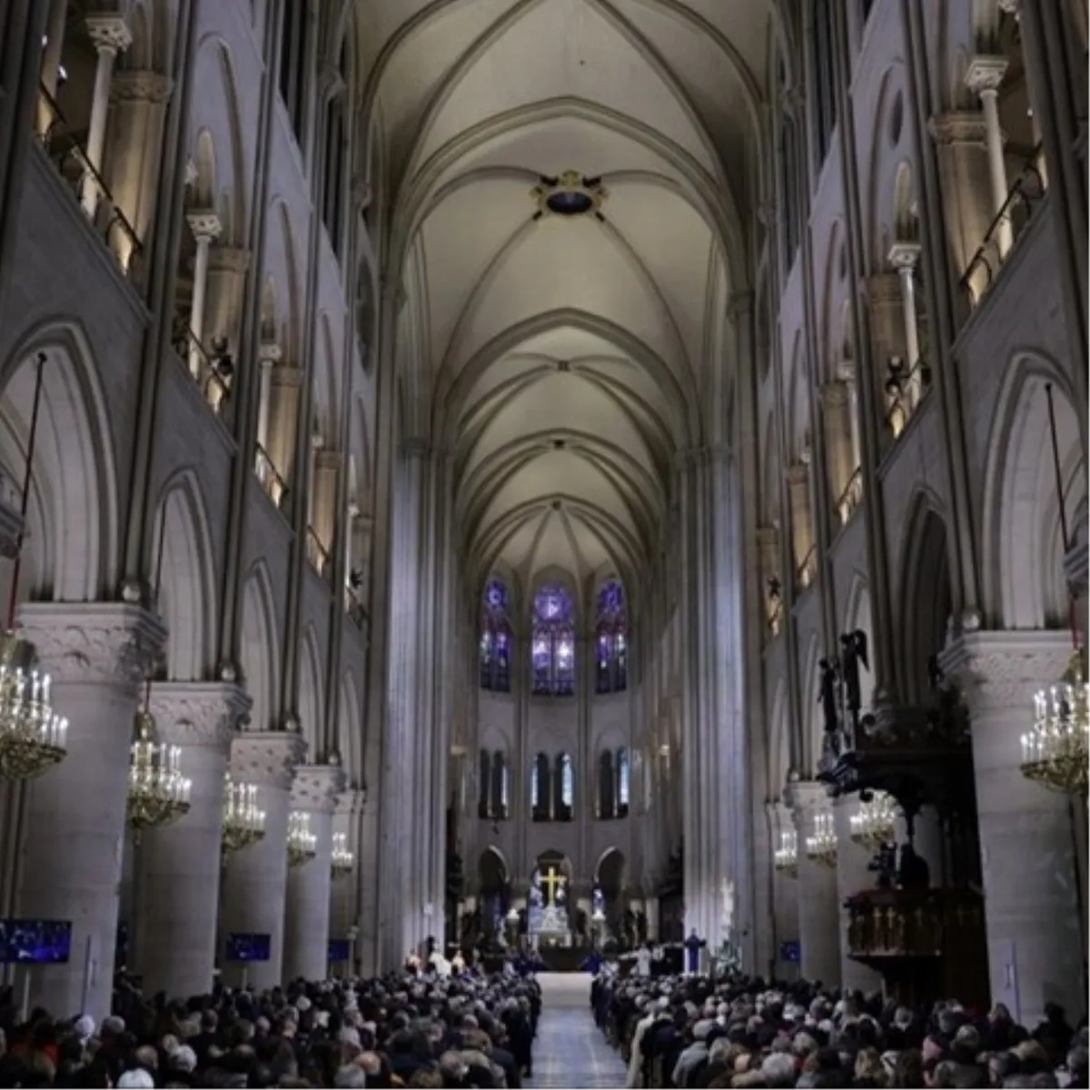 U katedrali Notre Dame služena prva misa nakon velikog požara 2019.