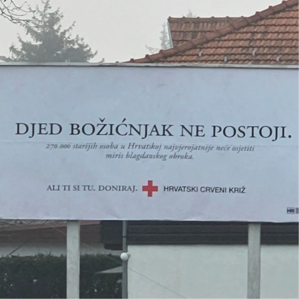 Crveni križ plakatima poručio ''Djed Božićnjak ne postoji''