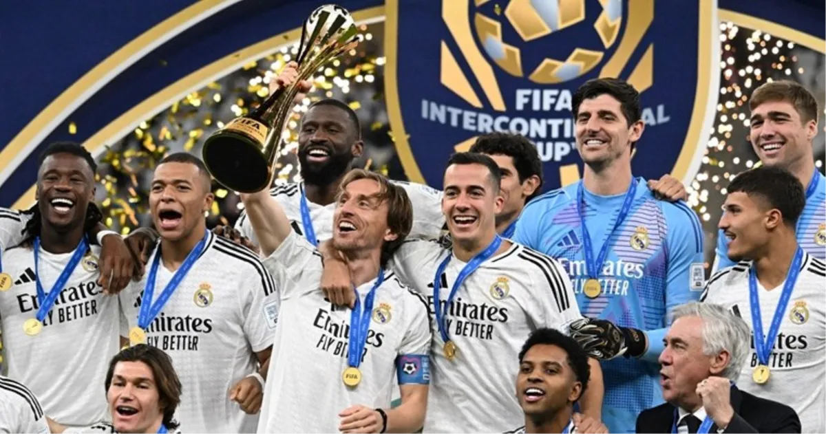 Vladala je tišina, a onda je ušao nogometni besmrtnik! Luka Modrić podigao još jedan trofej s Realom
