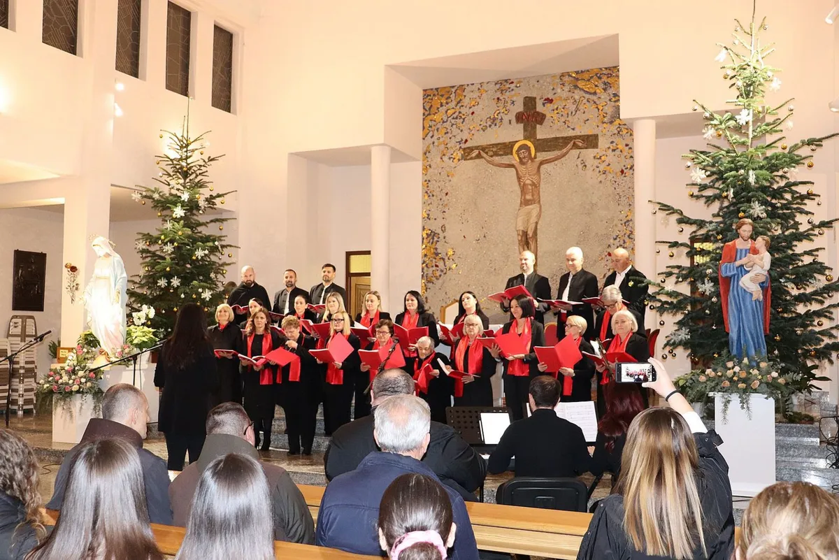 FOTO Upriličen tradicionalni adventsko - božićni koncert MH ogranak Grude ''Radujte se narodi''